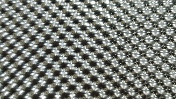 Which is more expensive, aluminum plate or stainless steel plate?